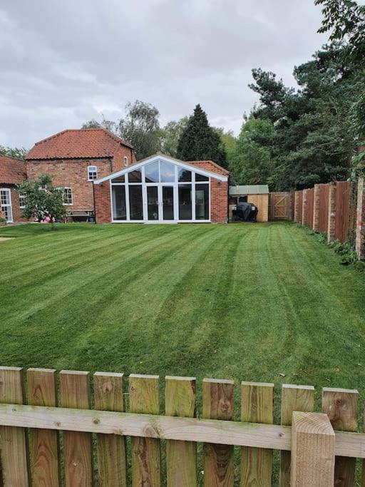Willow Tree Farm Cottage With Bbq Hut Tattershall Thorpe Exterior photo